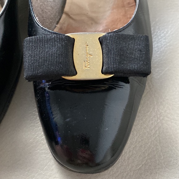 Salvatore Ferragamo Vara size 39.5 - Picture 4 of 7